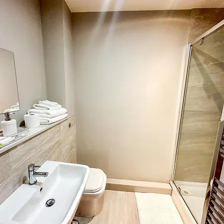Cosy Leeds Centre - Sleeps Up To 4